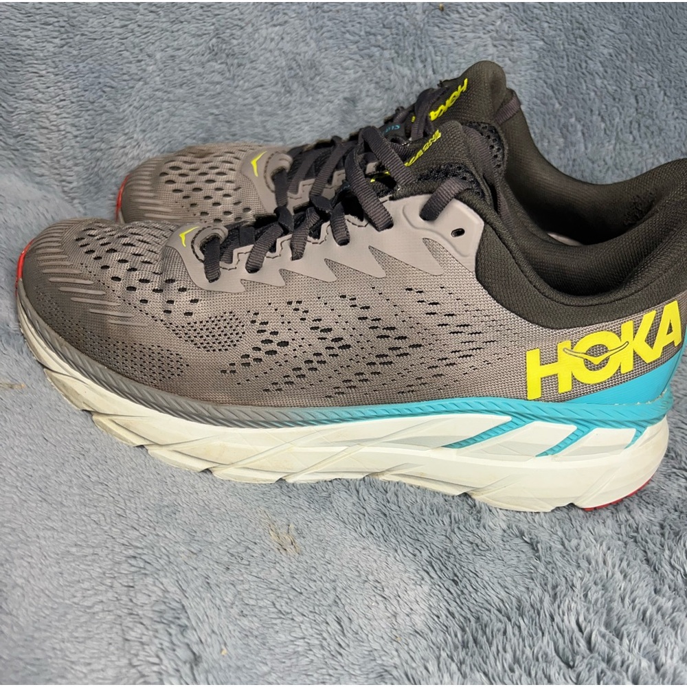Mens size 9 HOKA Clifton 7’s